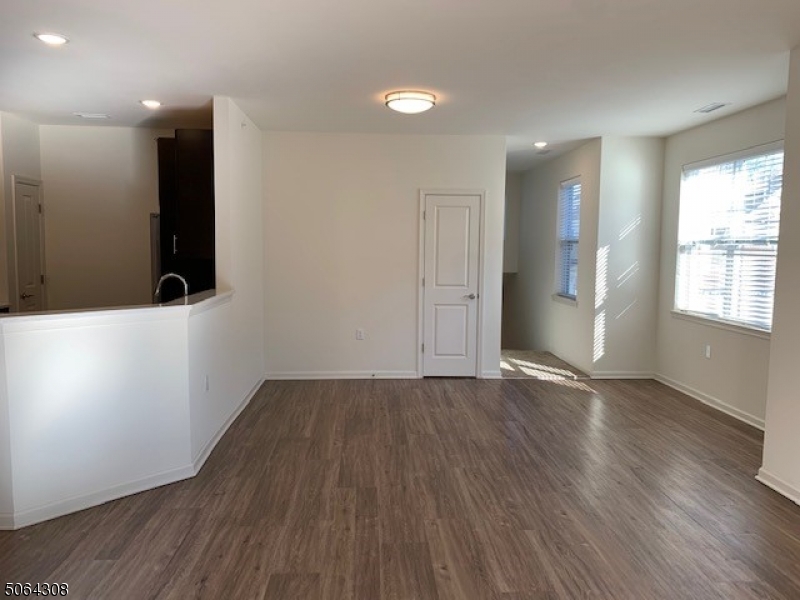 Fairfield Twp., NJ 07004,60 Passaic Ave #20