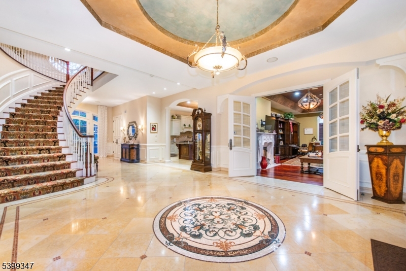 Essex Fells Twp., NJ 07021,9 Beechtree Ln