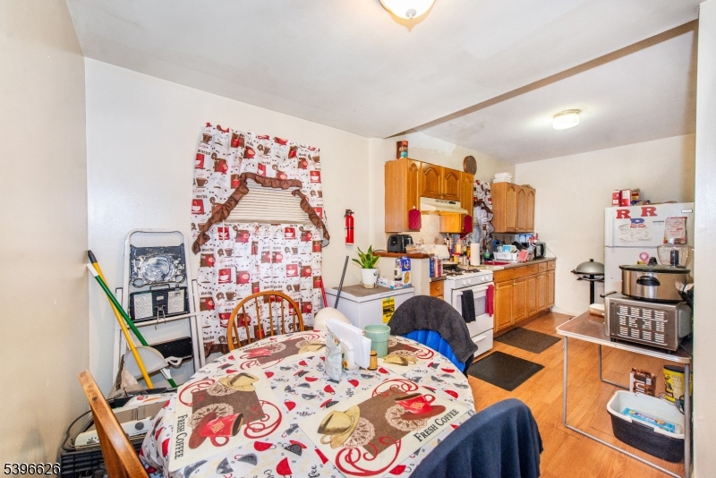 Elizabeth City, NJ 07206,332 Pine St