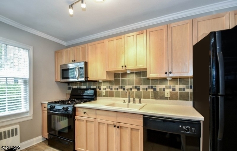 Cranford Twp., NJ 07016,30 C Parkway Village #C