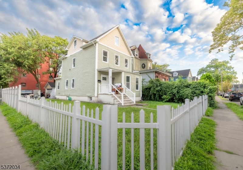 98 Amherst St, East Orange City, NJ 07018