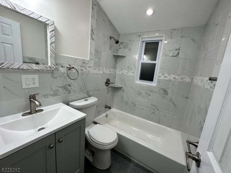 Elmwood Park Boro, NJ 07407,231 Falmouth Ave #2