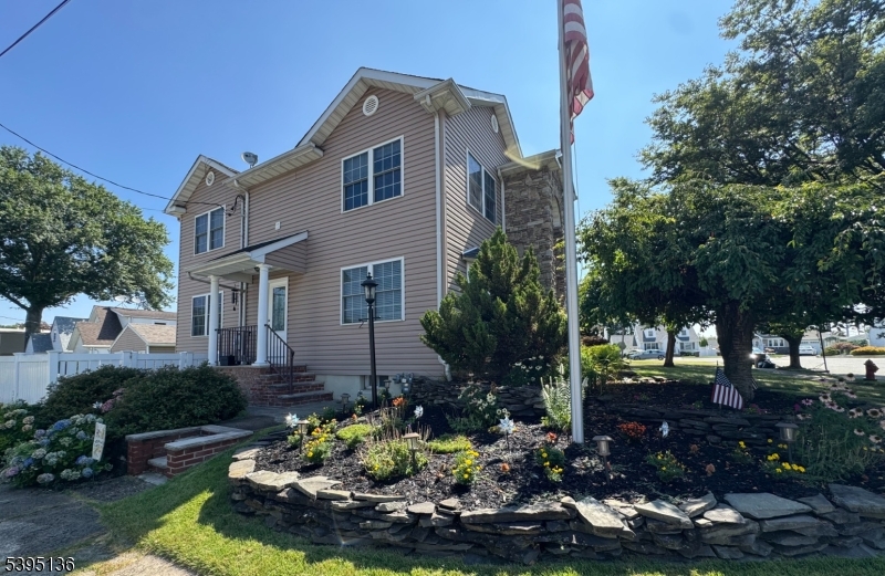 North Arlington Boro, NJ 07031,2 Eckhardt Ter