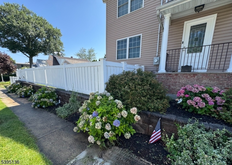 North Arlington Boro, NJ 07031,2 Eckhardt Ter