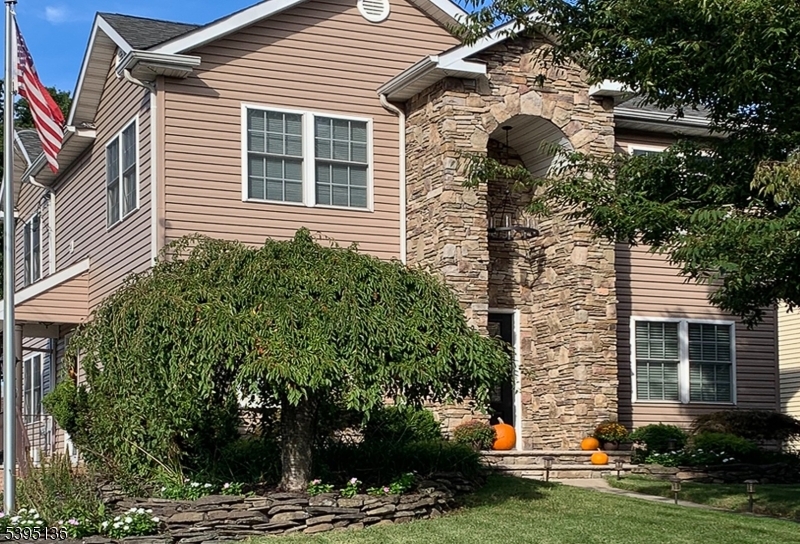 2 Eckhardt Ter, North Arlington Boro, NJ 07031