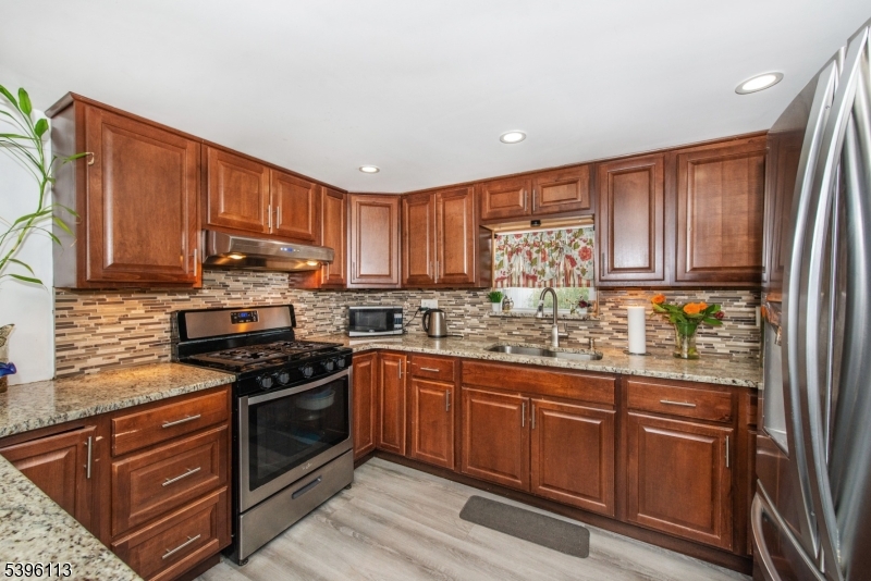 Moonachie Boro, NJ 07074,39 Helen Drive