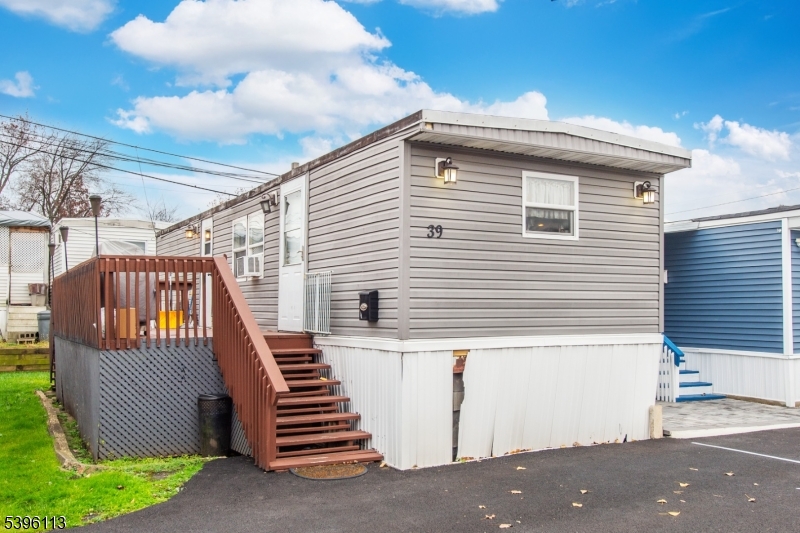 39 Helen Drive, Moonachie Boro, NJ 07074