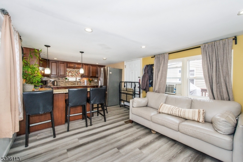 Moonachie Boro, NJ 07074,39 Helen Drive