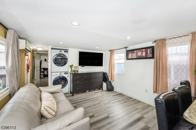 Moonachie Boro, NJ 07074,39 Helen Drive