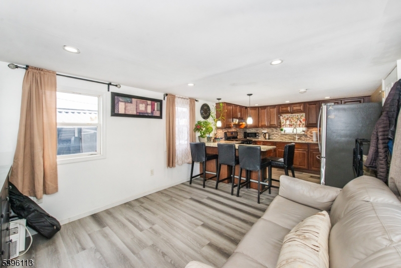 Moonachie Boro, NJ 07074,39 Helen Drive