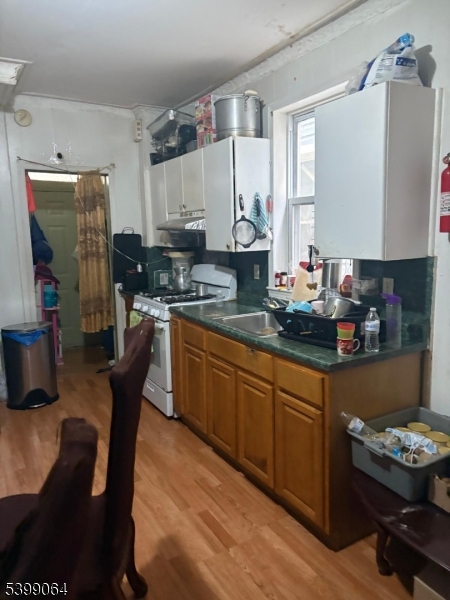 Elizabeth City, NJ 07206,225 Pine St