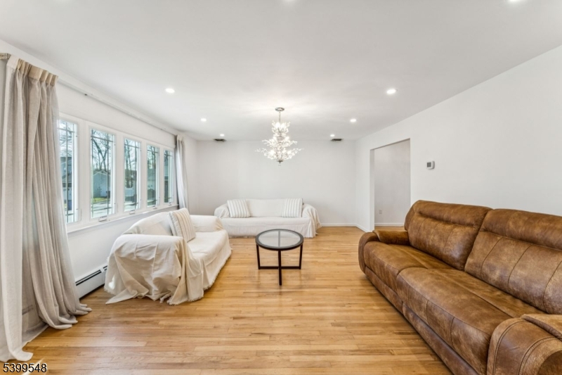 Woodbridge Twp., NJ 07067,8 Periwinkle Pl