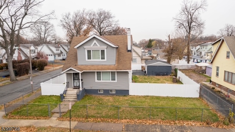 East Orange City, NJ 07018,8 Tremont Ave