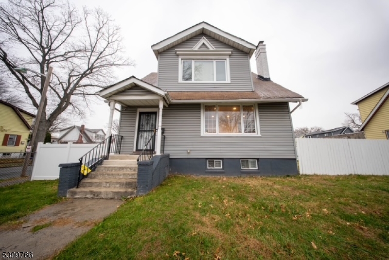 East Orange City, NJ 07018,8 Tremont Ave