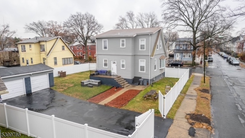 East Orange City, NJ 07018,8 Tremont Ave