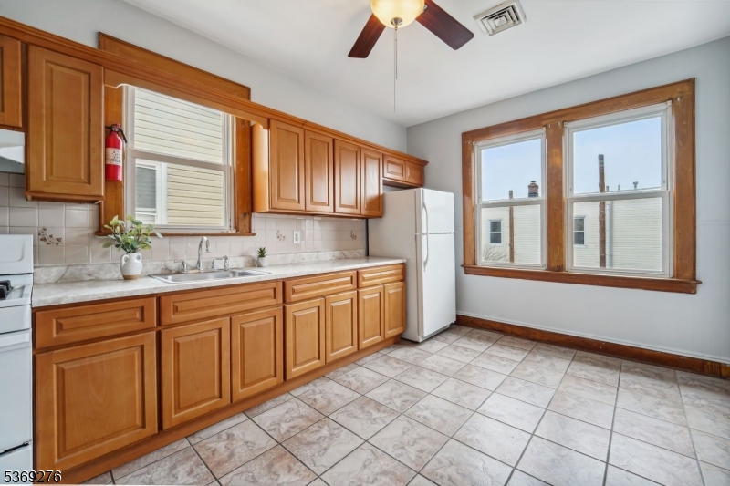 410 E Kinney St, Newark City, NJ 07105