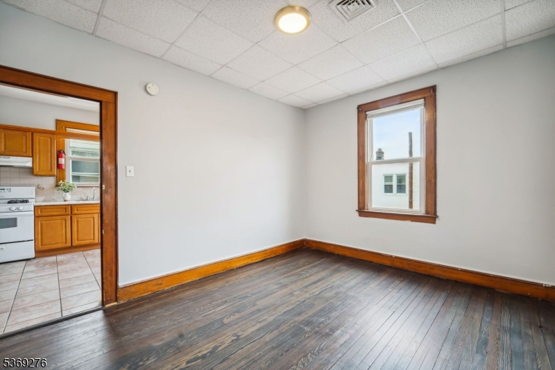 Newark City, NJ 07105,410 E Kinney St