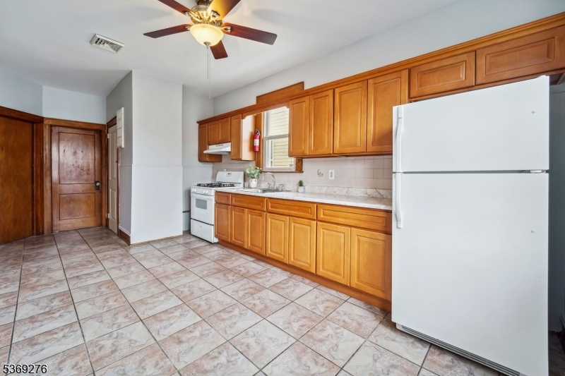 Newark City, NJ 07105,410 E Kinney St