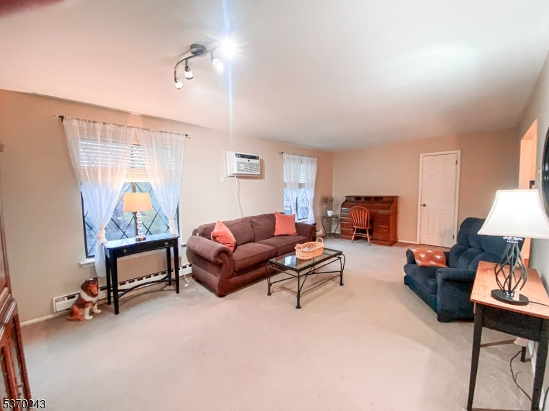 Hillsborough Twp., NJ 08844,73R Farm Rd