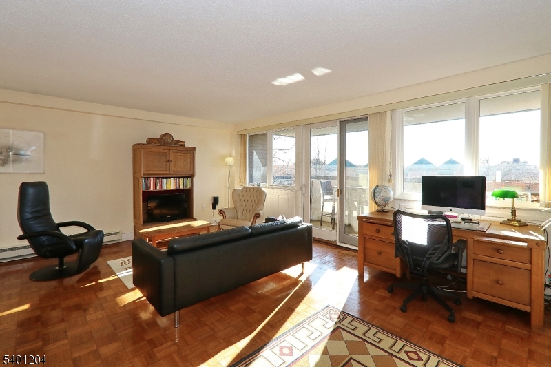 Summit City, NJ 07901,1 Euclid Ave #5F