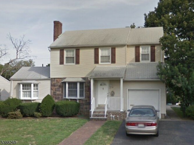 33 Ackerman Ave, Elmwood Park Boro, NJ 07407