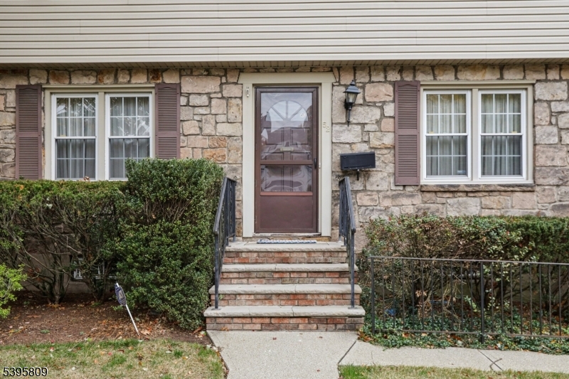 Tenafly Boro, NJ 07670,52 Surrey Ln