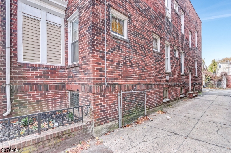 Newark City, NJ 07103,407 S 15Th St