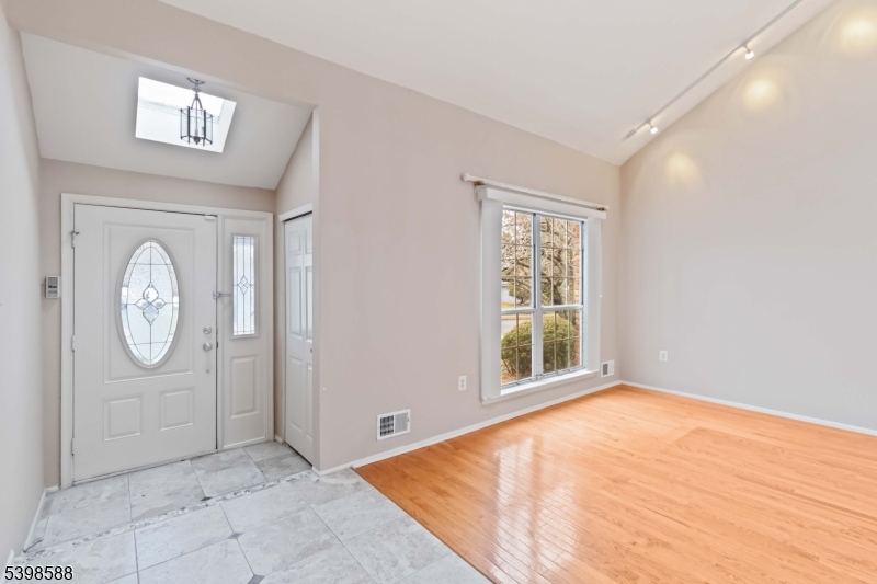 Franklin Twp., NJ 08873,24 Alton Dr