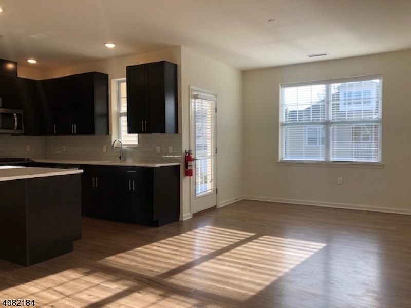 60 Passaic Ave #22, Fairfield Twp., NJ 07004