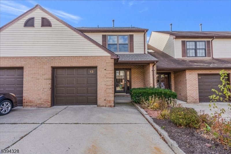 13 Jennifer Ct, Lebanon Boro, NJ 08833