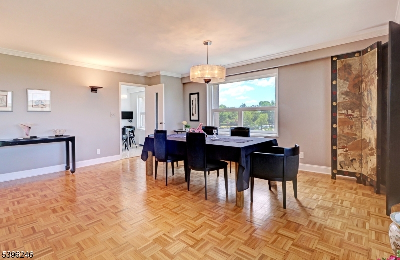 Verona Twp., NJ 07044,2 Claridge Dr. 3LW