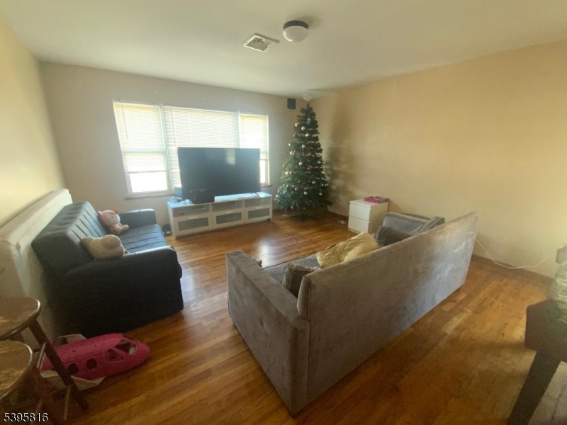 Elizabeth City, NJ 07206,208 Erie St