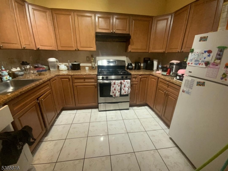 Elizabeth City, NJ 07206,208 Erie St