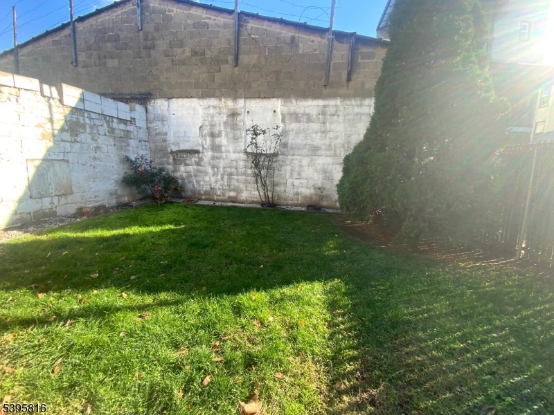 Elizabeth City, NJ 07206,208 Erie St