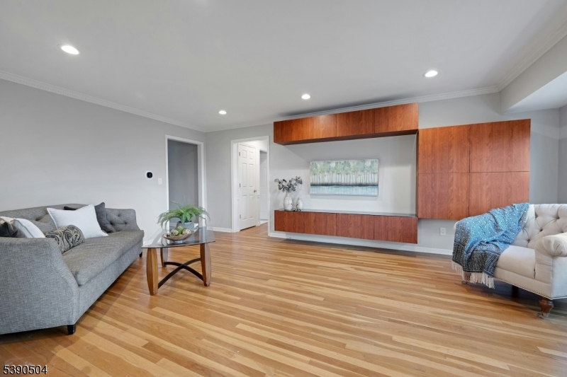 Morris Twp., NJ 07960,33 Colonial Dr