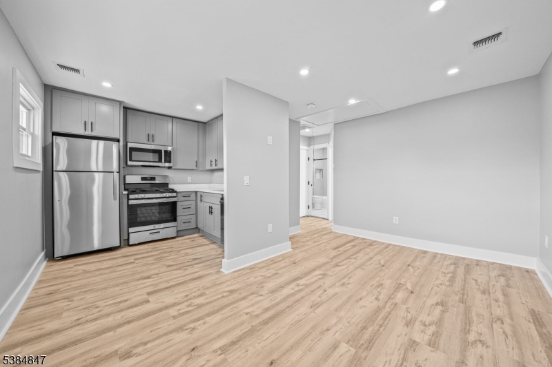 Hackensack City, NJ 07601,100 Kansas St #2