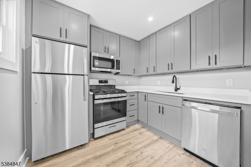 Hackensack City, NJ 07601,100 Kansas St #2