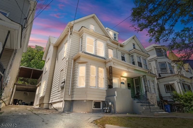 Newark City, NJ 07104,440 Summer Ave