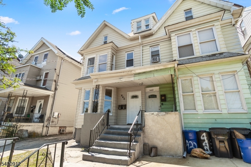 Newark City, NJ 07104,440 Summer Ave