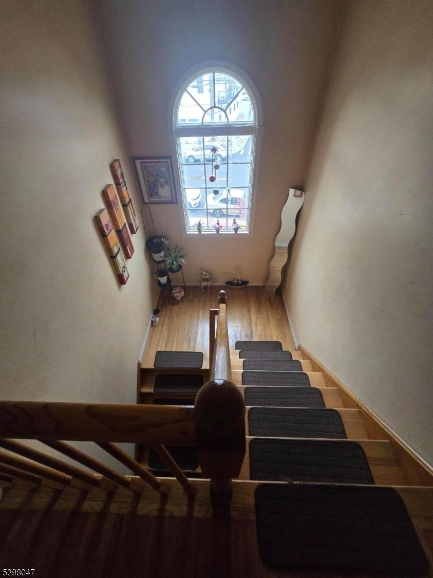 Elizabeth City, NJ 07206,555-557 1 St Ave