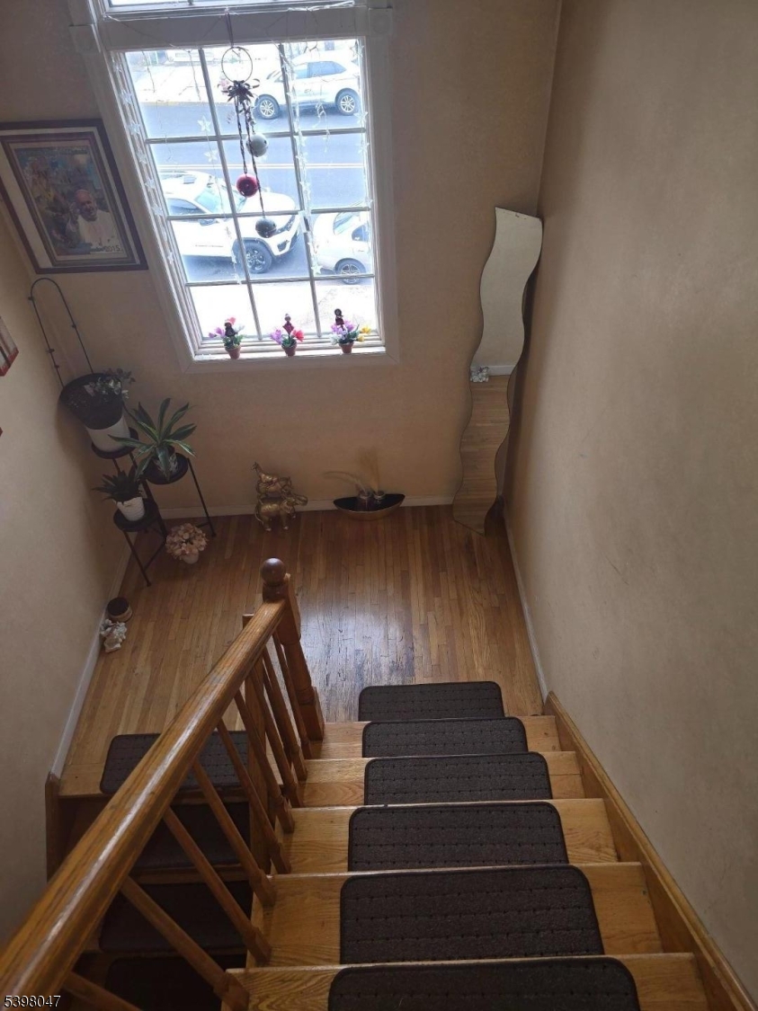 Elizabeth City, NJ 07206,555-557 1 St Ave