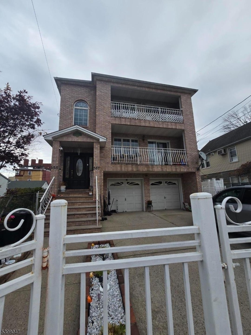 555-557 1 St Ave, Elizabeth City, NJ 07206