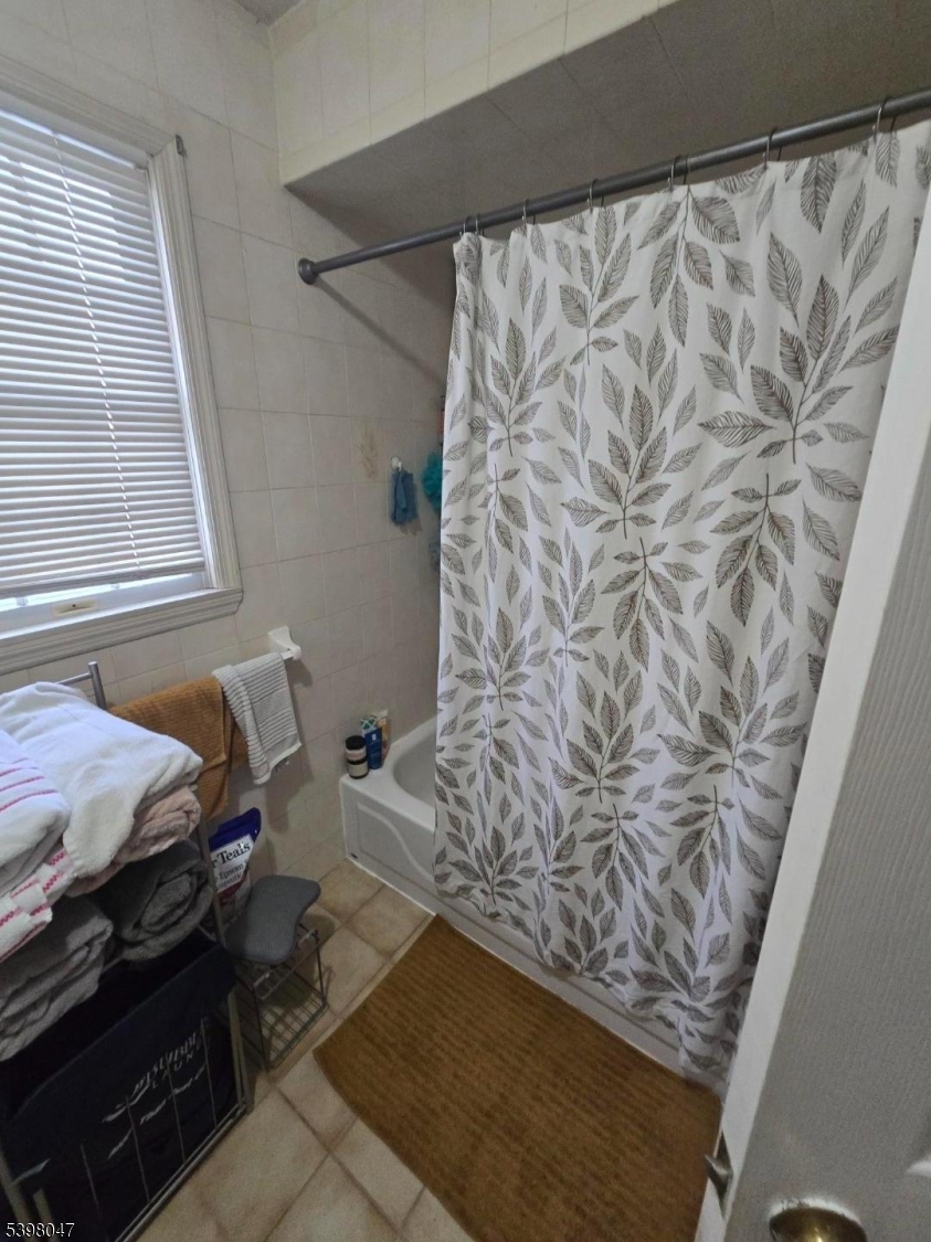 Elizabeth City, NJ 07206,555-557 1 St Ave