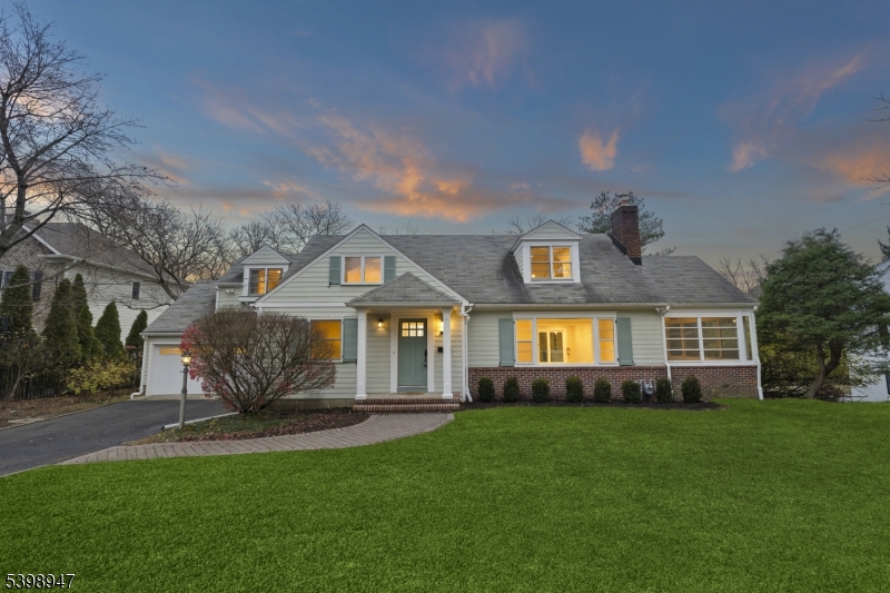 317 Summit Ave, Summit City, NJ 07901