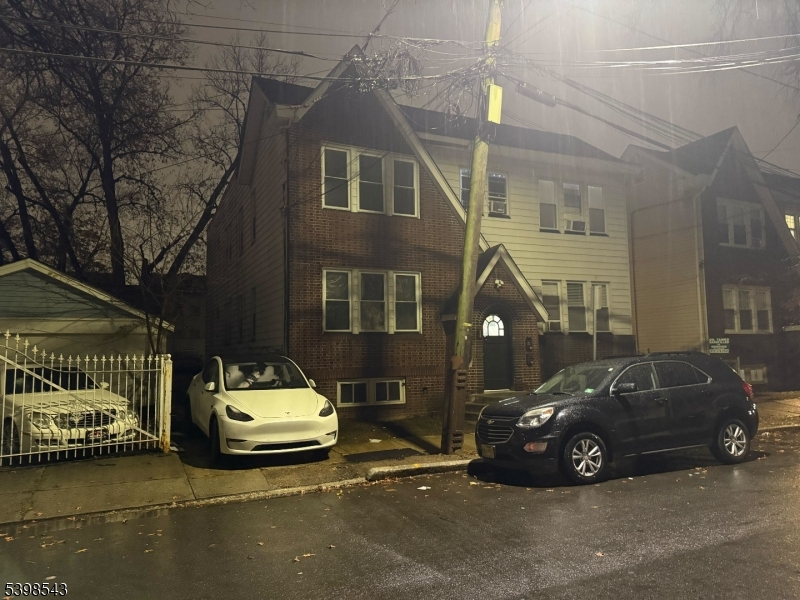 Newark City, NJ 07106,108 Grand Ave #2L