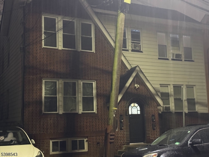 Newark City, NJ 07106,108 Grand Ave #2L