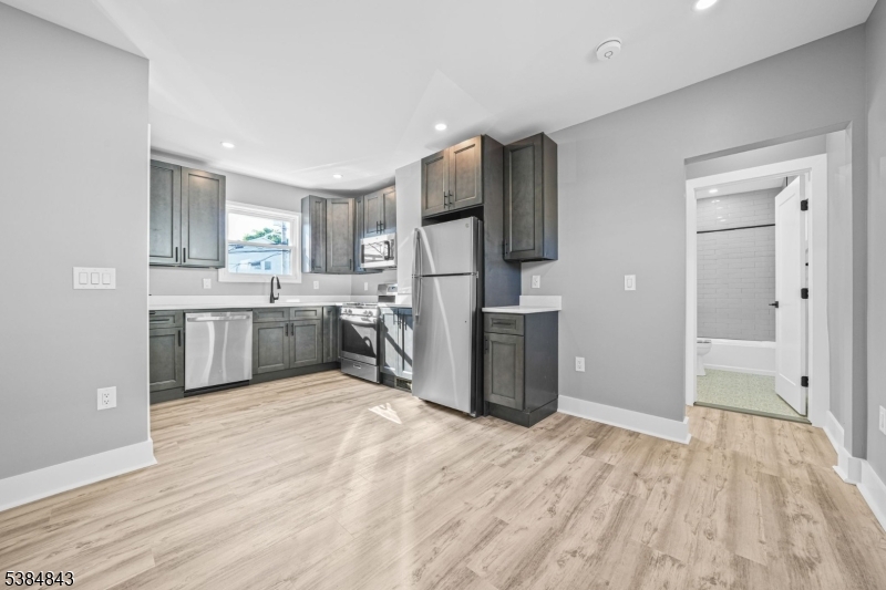 Hackensack City, NJ 07601,100 Kansas St #1