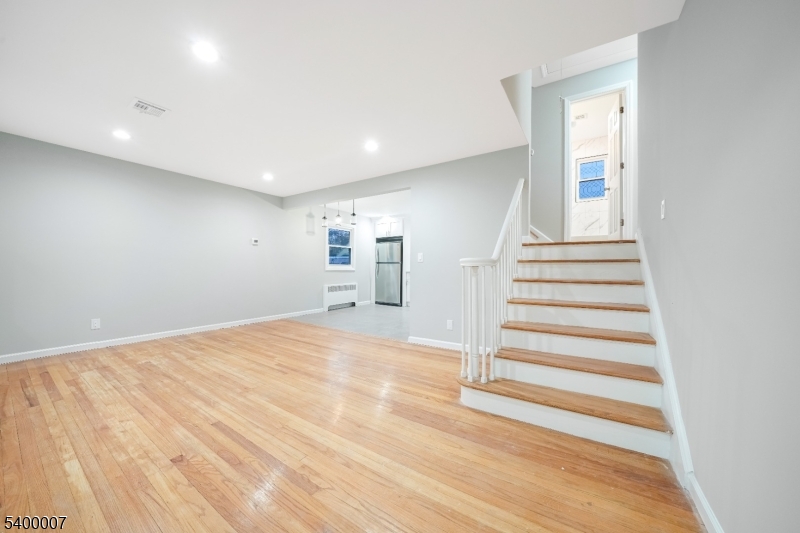 Linden City, NJ 07036,731 Essex Ave