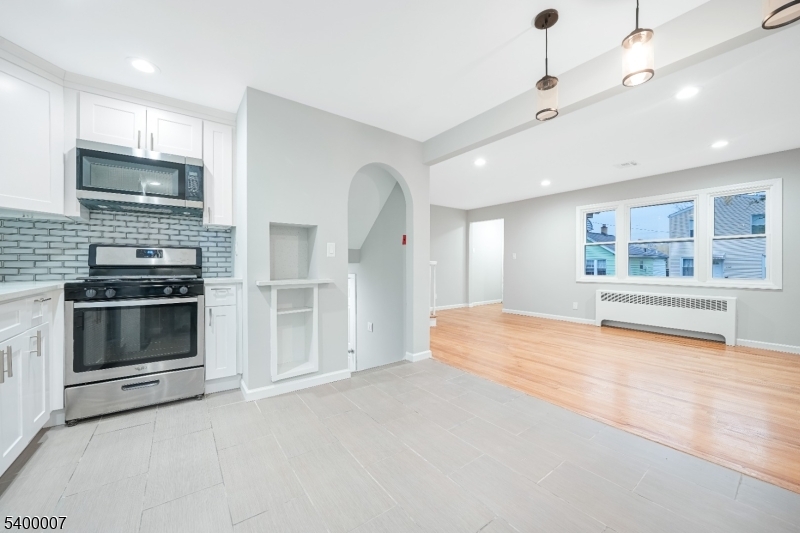 Linden City, NJ 07036,731 Essex Ave