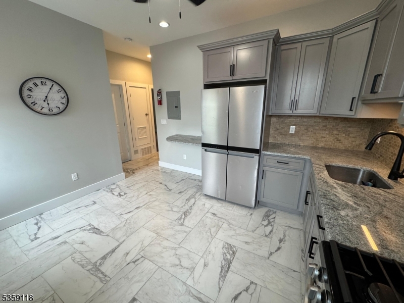 Newark City, NJ 07103,273 16Th Ave #3R